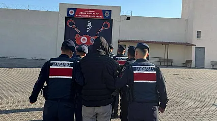 Adana'da Jandarmadan Kaçamadılar! Kesinleşmiş Cezası Bulunan 7 Kişi Paketlendi