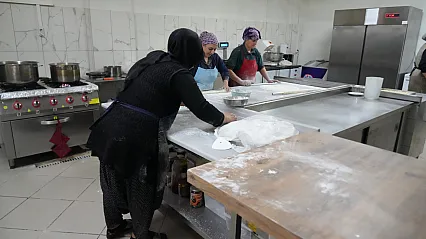 Bayram Sofralarına Kadın Eli Değiyor: Malatya'nın Geleneksel Tatlılarında Sipariş Rekoru!