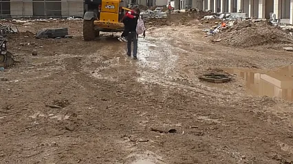 Çamur Deryasına Dönen Sokaklarda Ayaklarına Poşet Bağlayan Var! Malatya'da Rezerv Alan Çilesi Bitmiyor!