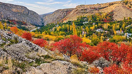 Darende'de Doğa Sonbaharın Renklerine Büründü!