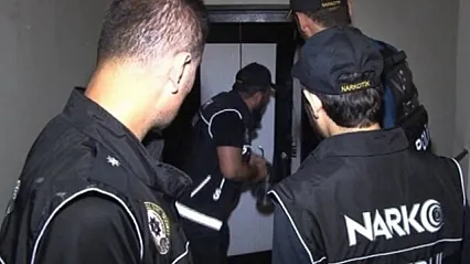 Esenyurt'ta Metruk Bina Takibi Uyuşturucu Şebekesini Çökertti!