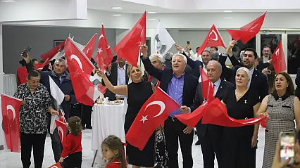Hekimhan'da Cumhuriyet Gecesi! Türk Bayraklarıyla Salonları Doldurdular