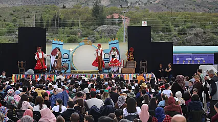 Hekimhan Garı'nda Sanat Molası! Tiyatro Treni Malatya'ya Demir Attı