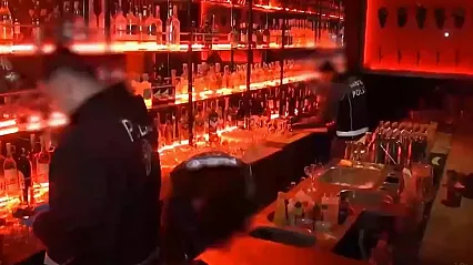 Kadıköy'de Gece Kulüplerine Şafak Baskını!  Kuaför ve Bijuteride Uyuşturucu Tezgahı