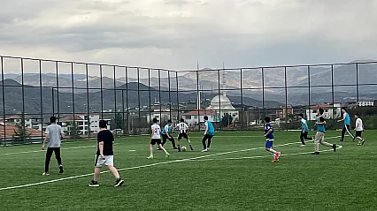 Kale'de Bayram Heyecanı Sahaya İndi! Ortaokullar Arası Futbol Turnuvası Başladı