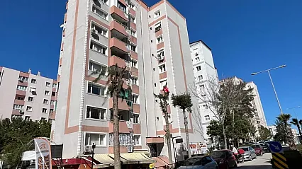 Kapılara Dışkı, Asansöre Çöp: İzmir'de Apartman Sakinleri İsyanda