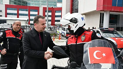 MAGİNDER Başkanı'ndan Polislere Sürpriz Kutlama!