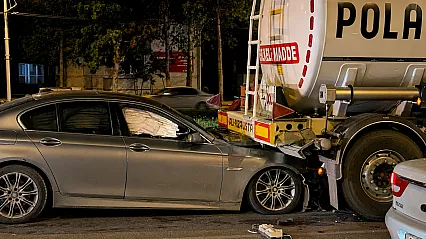 Malatya'da Akaryakıt Tankerine Çarpan Araç Hurdaya Döndü!