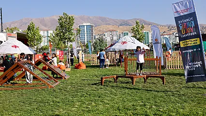 Malatya'da Festivalin 8. Gününde Renkli Görüntüler! Çocuklar Geleneksel Sporları Denedi