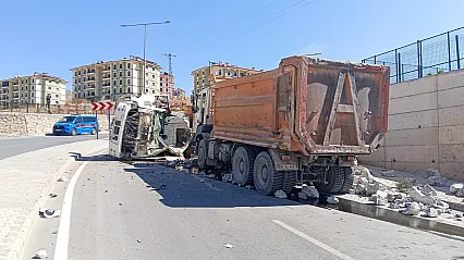 Malatya'da Hafriyat Kamyonunun Freni Boşaldı! 1 Yaralı