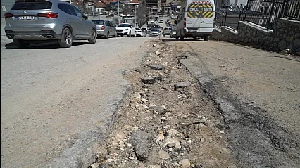 Malatya'nın Çukurlu Yolları Sürücüleri Bezdirdi! Sanayiyle Akraba Olduk