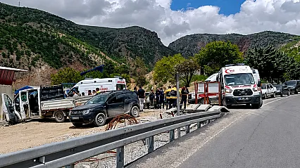 Malatya'da Kamyonet Şantiyeye Daldı! Prefabrik Duvara Çarparak Durabildi