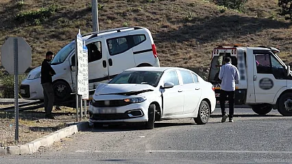 Malatya'da Kavşakta Feci Çarpışma! İki Kişi Yaralandı