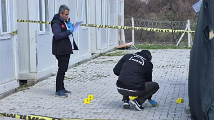 Malatya'da Konteynerkentte Bacanağını Vururken Eşini de Yaraladı!