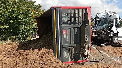 Malatya'da Minibüs Traktöre Çarptı!