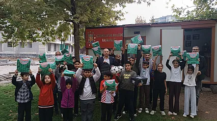 Malatya'da Minik Ressamlara Cumhuriyet Ödülü!