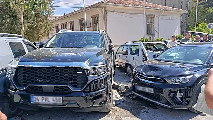 Malatya'da Ortalık Karıştı! Kontrolden Çıkan Araç 4 Araca Çarptı