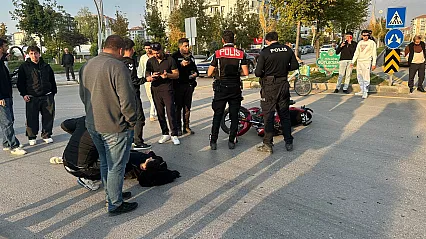 Malatya'da Otomobil İle Motosiklet Çarpıştı! Genç Sürücü Yaralandı