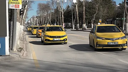 Malatya'da Taksiciler Eylem Yaptı! İndi-Bindi Ücretine Zam İstiyorlar!
