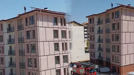 Malatya'da TOKİ Şantiyesinde Alacak Krizi! İşçi Çatıya Çıkarak Tepki Gösterdi