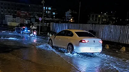 Malatya'da Yolu Su Bastı, Sürücüler İlerlemekte Zorlandı!
