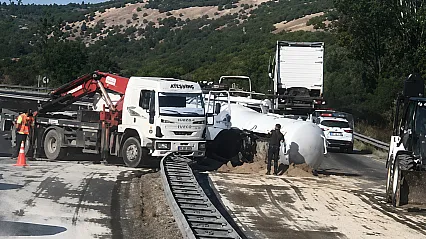 Malatya Kara Yolunda Yakıt Tankeri Devrildi!