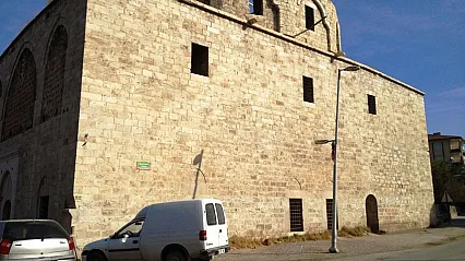 Malatya'nın Sessiz Tanığı Taşhoran! Kubbedeki Sekiz Kadın Figürünün Sırrı Çözüldü