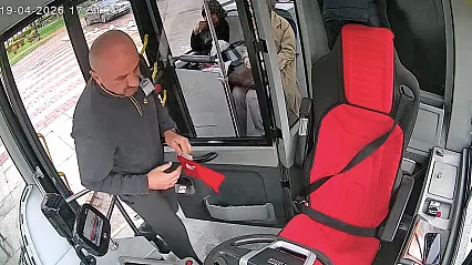 Malatyalı Şoför Yoldaki Bayrağı Görünce Otobüsü Durdurdu!