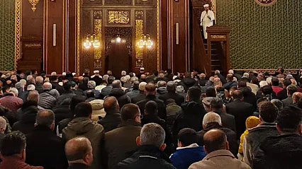 Protokol ve Vatandaş Aynı Safta: Malatya Bayram Namazında Tek Yürek Oldu!