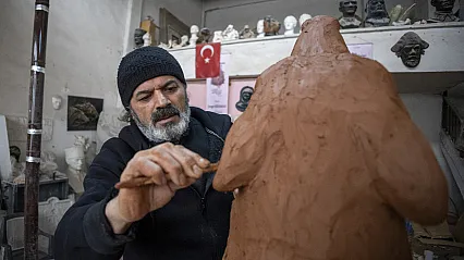 Taşa Can Veren Usta: Arslantepe'nin Dev Heykellerini Buzları Kırarak Yeniden Yazdı