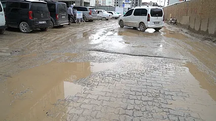 Üçbağlar'da 8 Aydır Çözülemeyen Kanalizasyon Sorunu Esnafı ve Halkı Mağdur Ediyor