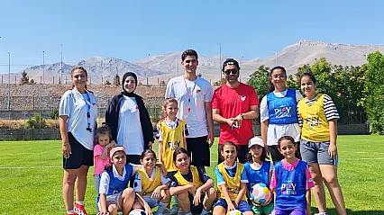 UEFA Playmakers Programı Malatya'da Minik Kızları Futbolla Buluşturdu