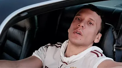 Ünlü Pop Şarkıcısı Edis İstanbul Havalimanında Gözaltına Alındı