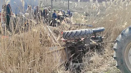 Yazıhan'da Korkutan Kaza: Traktör Kanala Devrildi!