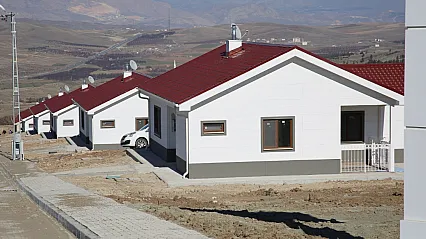 Yeşilyurt'ta Hak Sahiplerine Yeni Yuva: Duranlar'da Anahtarlar Teslim Ediliyor