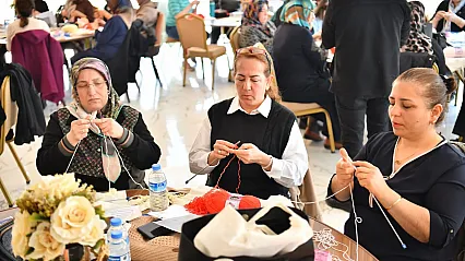 Yeşilyurt'ta Maharetli Eller Yarıştı! 90 Kadın Birincilik İçin Örgü Ördü