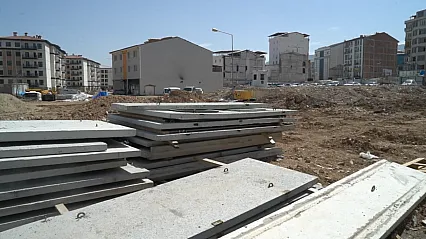 Yol Kapanıyor Mu? Niyazi Mısri Esnafının Gözü Kulağı Bu Kararda