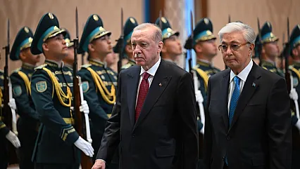 Astana'da Kritik Zirve! Cumhurbaşkanı Erdoğan Kazakistan'da Törenle Karşılandı