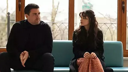 Ekranların Yeni Fenomeni Çirkin Dizisi Hikayesi ve Oyuncu Kadrosuyla Büyük İlgi Görüyor