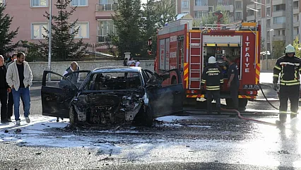 Erzurum'da Korku Dolu Anlar! Park Halindeki Araç Bir Anda Alev Topuna Döndü