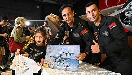 Gökyüzünün Kahramanları İstanbul'da! SOLOTÜRK Pilotlarına Büyük İlgi