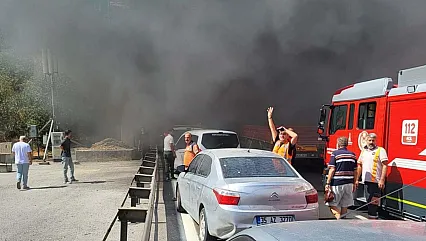 İzmir Bayraklı Tünelleri'nde Korku Dolu Anlar! Tır Alev Alev Yandı
