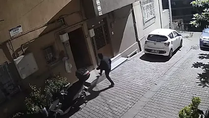 Kağıthane'de Sokak Ortasında Dehşet Tacizci Fırında Ekmek Yaparken Yakalandı!