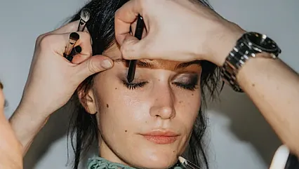 Keskin Çizgilere Veda! Soft Grunge Makyajıyla Buğulu Bakışlar