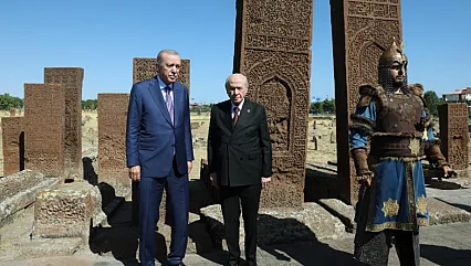 Malazgirt Zaferi'nin Yıl Dönümünde Erdoğan'dan Tarihi Mezarlığa Ziyaret!