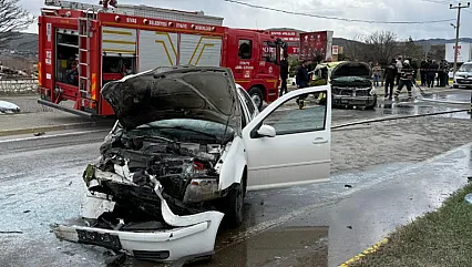 Sivas'ta Tesis Önünde Korkutan Kaza! 4 Genç Futbolcu Yaralandı