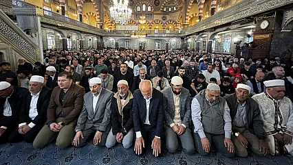 Türkiye Güne Bu Görüntülerle Başladı! Camilerde Adım Atacak Yer Kalmadı