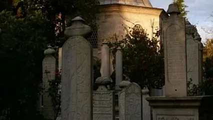 Ünlü Tarihçi İlber Ortaylı Fatih Camii Haziresindeki Ebedi Mekanında Anılıyor