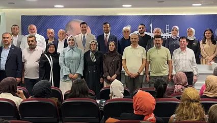Üsküdar'da Siyaseti Hareketlendiren Geçiş! 4 CHP'li Meclis Üyesi AK Parti'ye Katıldı