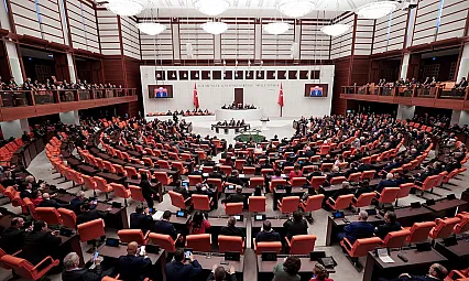 Emekli maaş artışını içeren teklif Meclis'ten geçti